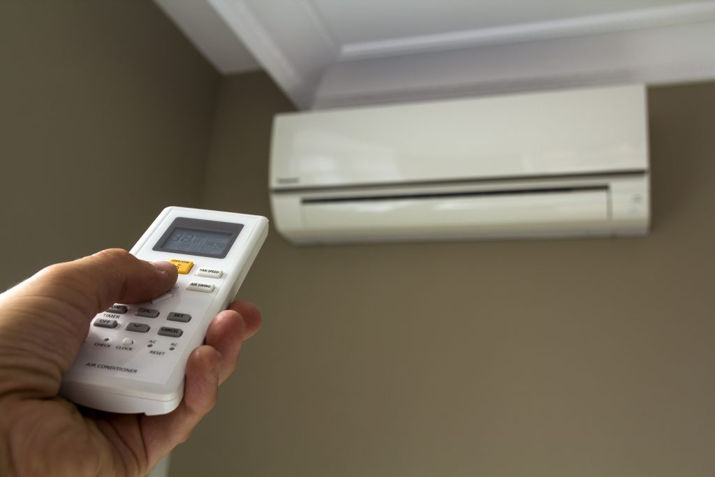Adjusting settings for optimal aircon performance and energy savings at home
